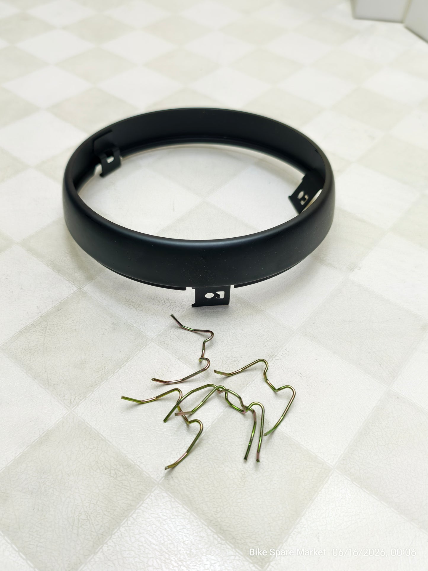 Hunter Headlight Rim ( Halogen Version only )