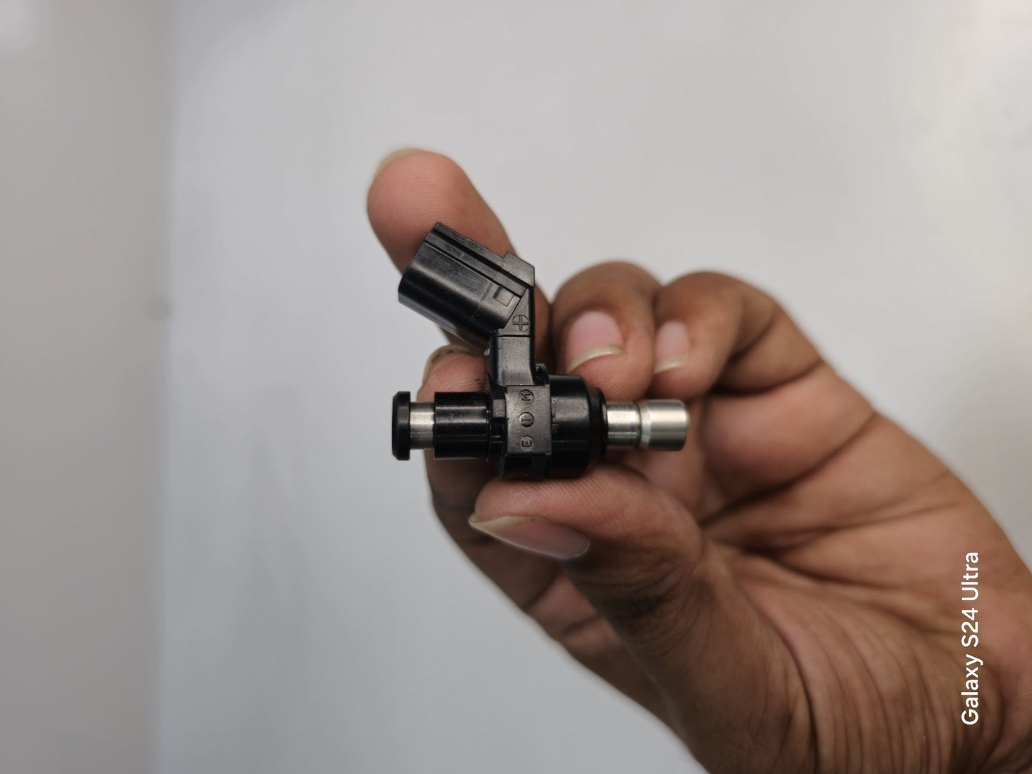 Hero Karizma ZmR 2014 Fuel injector ( 2 Month Warranty )